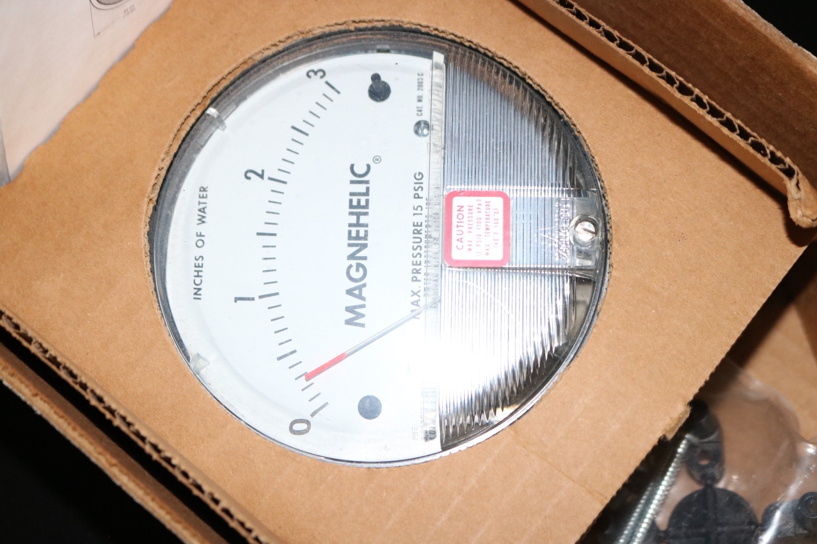 Dwyer Magnehelic Pressure Gauge Model 2003 with Accessory Package NOS