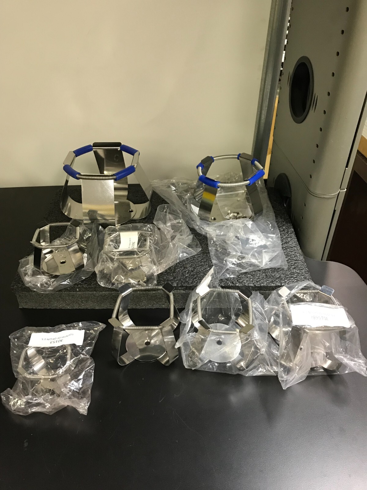 Lot of 8 Assorted Sizes Thermo Scientific Universal Orbital Shaker Clamps