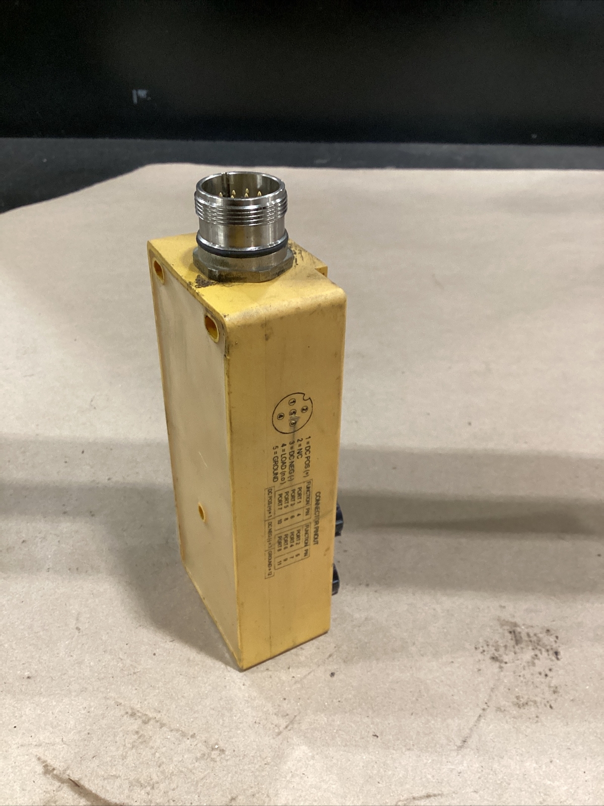 1 USED TURCK U7032 8-PORT JUNCTION BOX #233G103