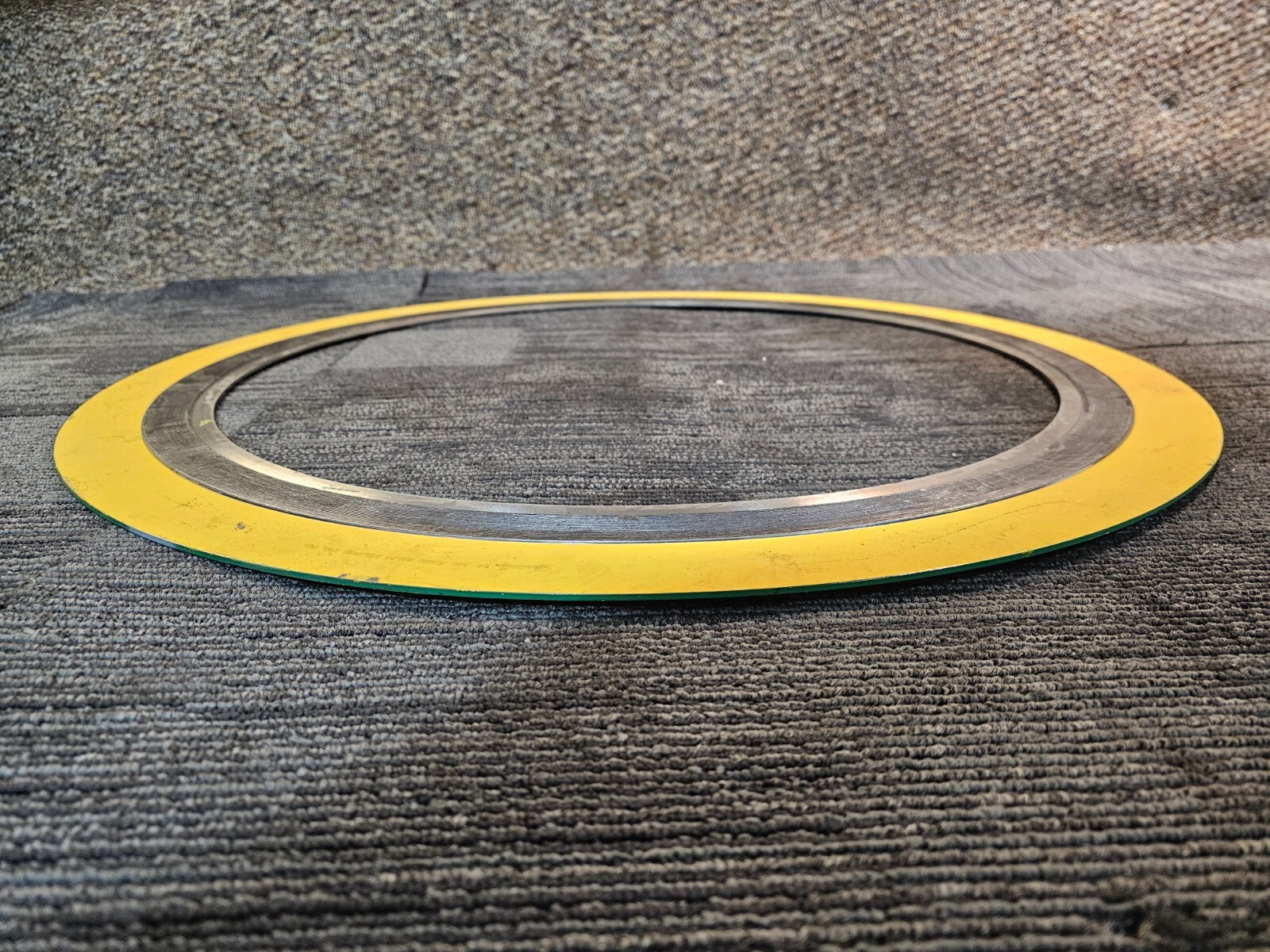 Flexitallic Spiral Wound Gasket 24″ 300 ASME B16.20 316L/316L/SEL FG 30″ Yellow