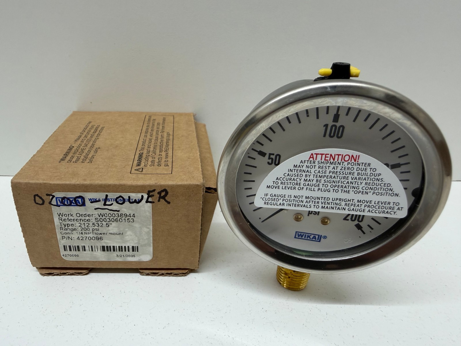 NEW IN BOX! WIKA 200PSI 1/4″ NPT PRESSURE GAUGE 212.53 2.5″ 4270096