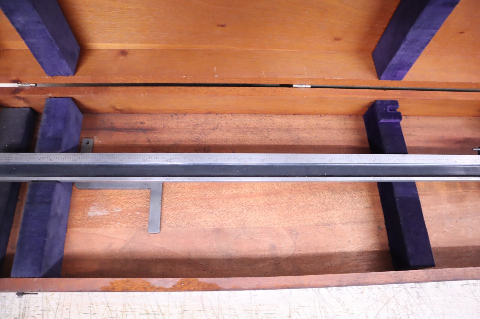 Nice Used Vintage Brown & Sharpe 585 Height Gage W/ Wooden Case 0-11″ Tools Weld