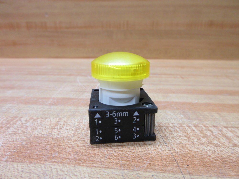 Siemens 3SB3001-6AA30 Fanuc Yellow Indicator Light W/Holder