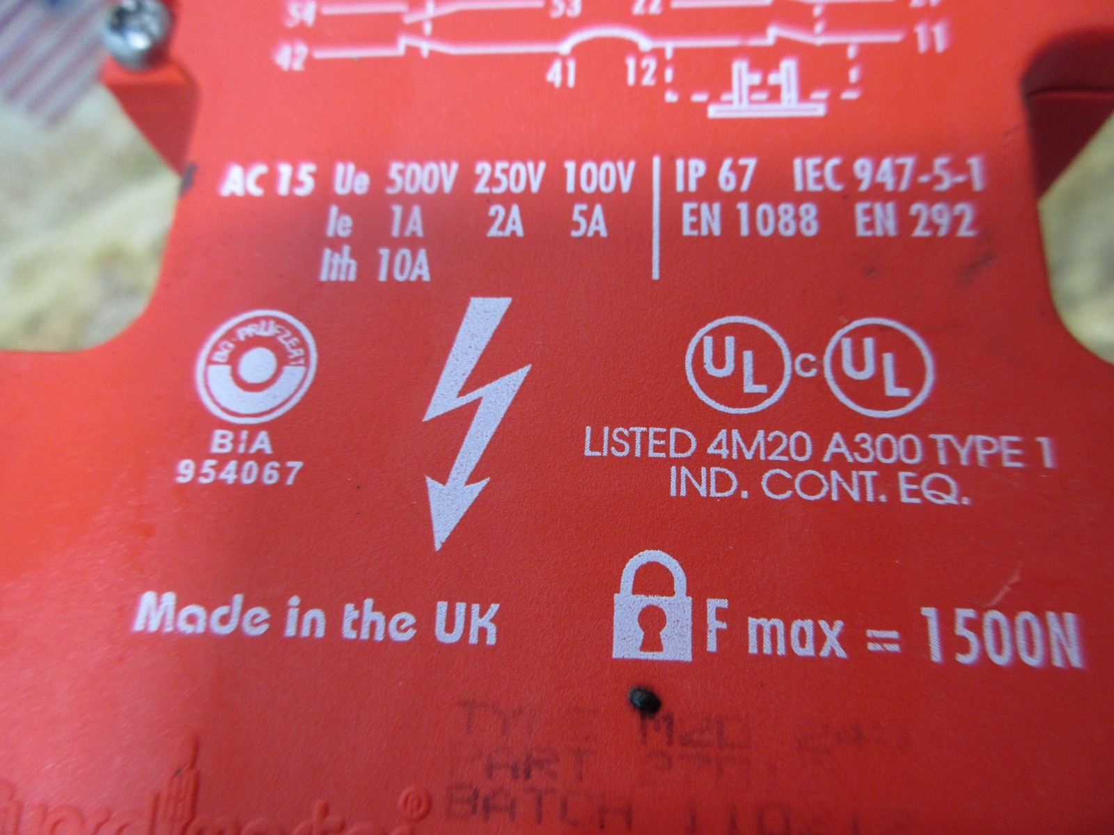 TITAN GUARDMASTER IP67 IEC947-5-1 EN1088 EN 292 A300 TYPE 1 M20 24V M2D SWITCH