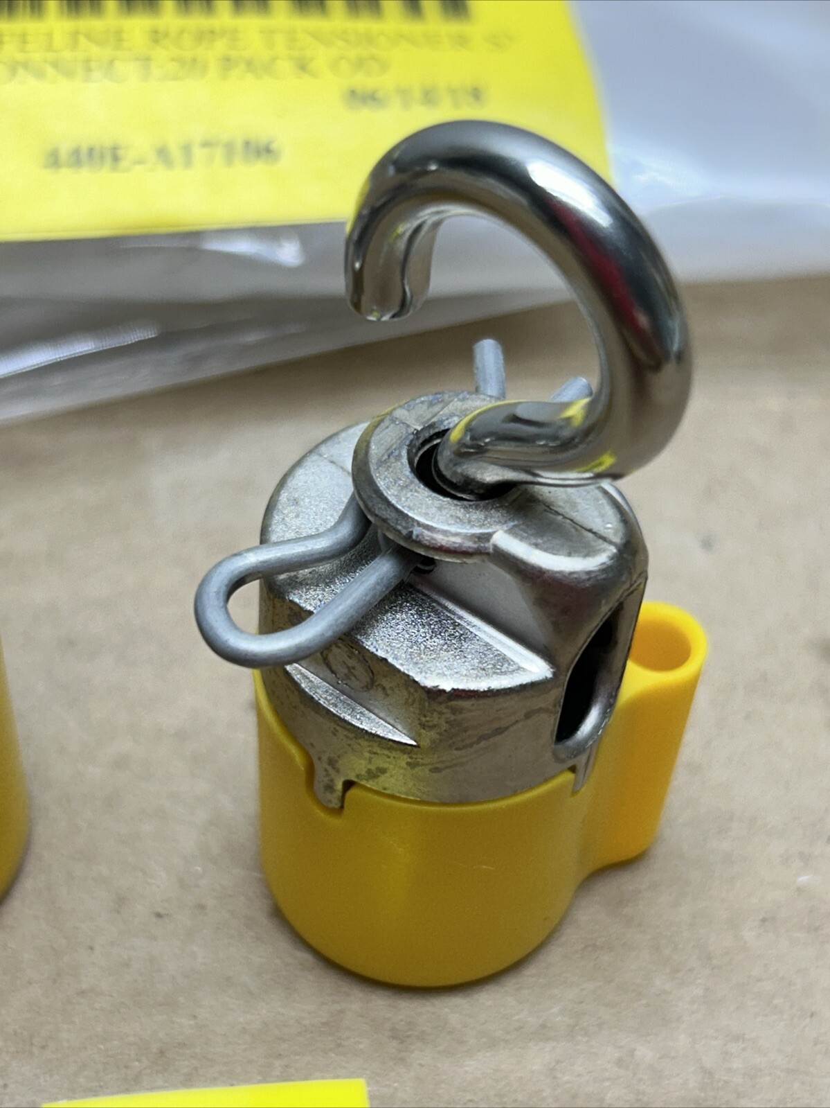 Lot of (2) NEW Guard Master Tensioner System Grippers 440E-A17106 NNB