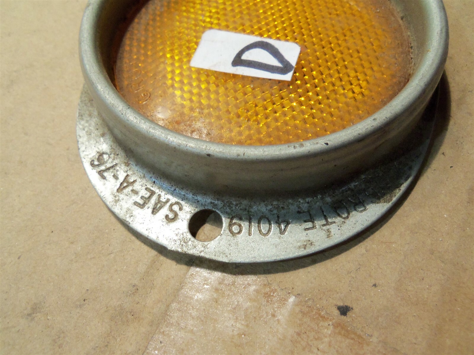 Grote 4019 SAE-A-76 Amber Reflector w/ Housing *FREE SHIPPING*