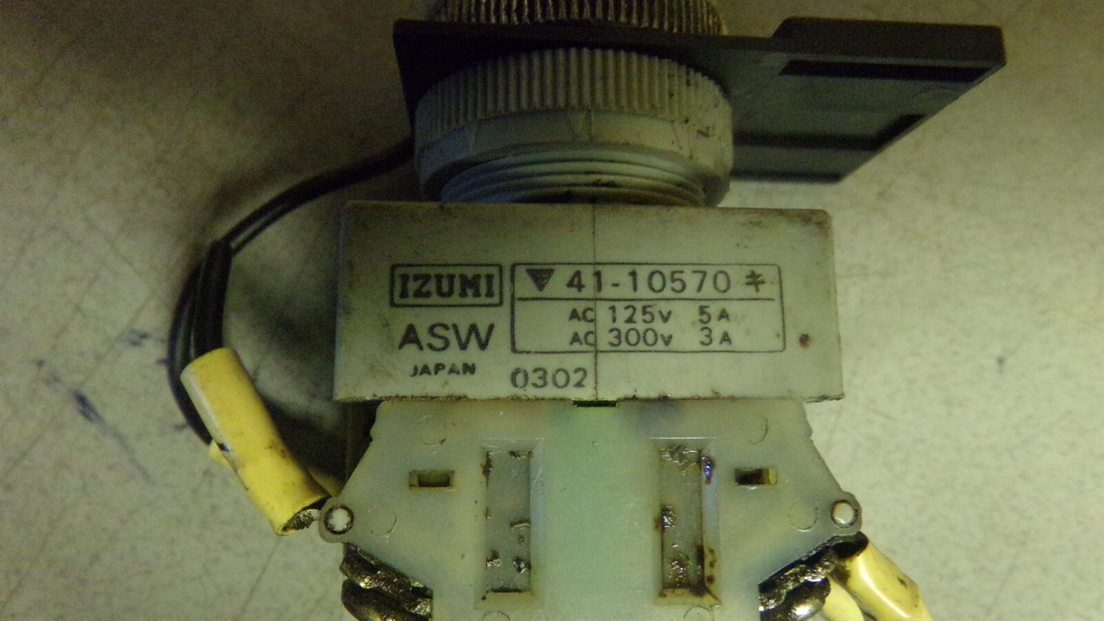 Izumi Unclamp Pallet Switch (Missing Button) 41-10570 0302 *FREE SHIPPING*