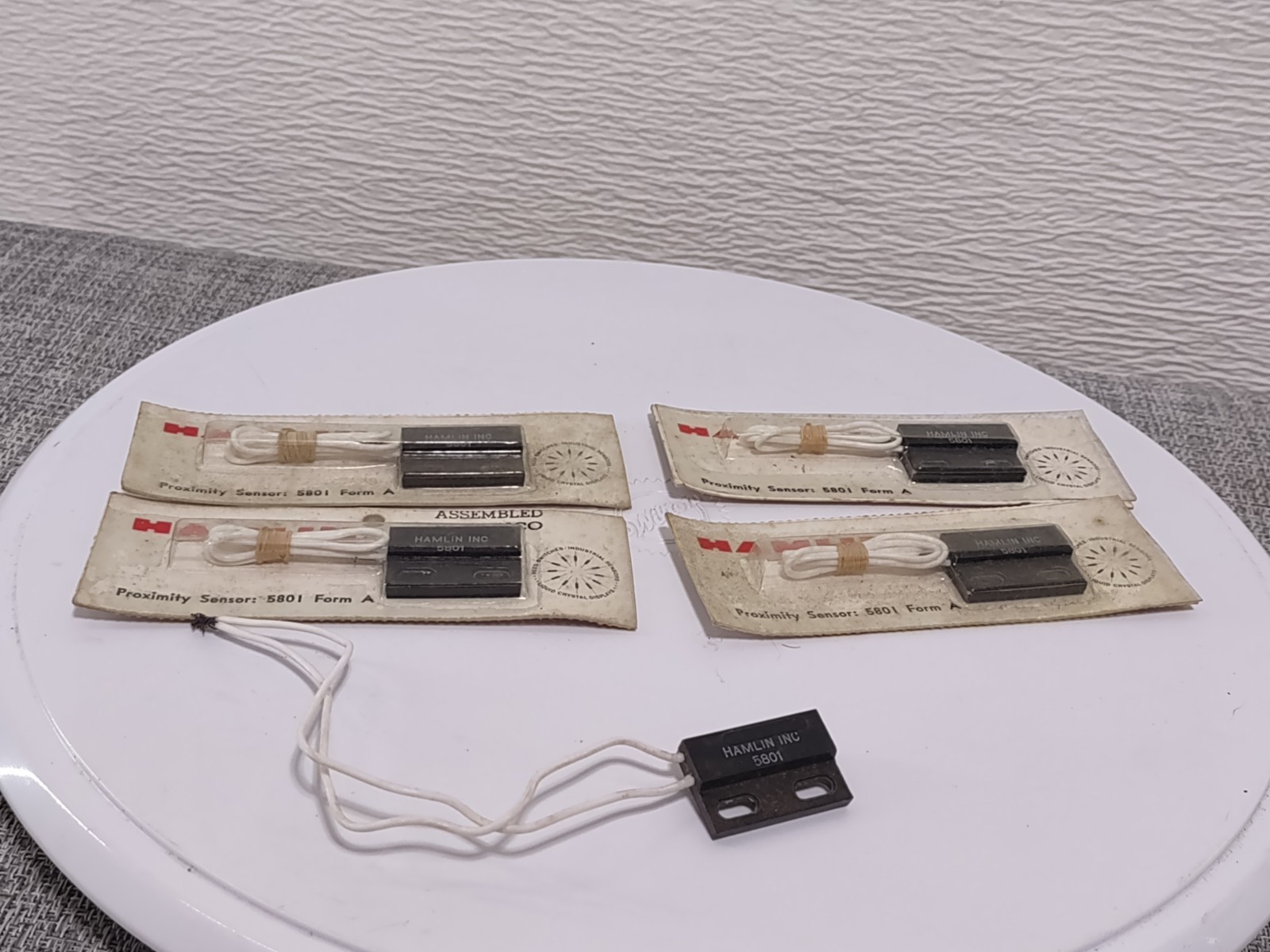 5801 HAMLIN PROXIMITY SENSOR FORM A – 4 PCS – New Old Stock – Vintage