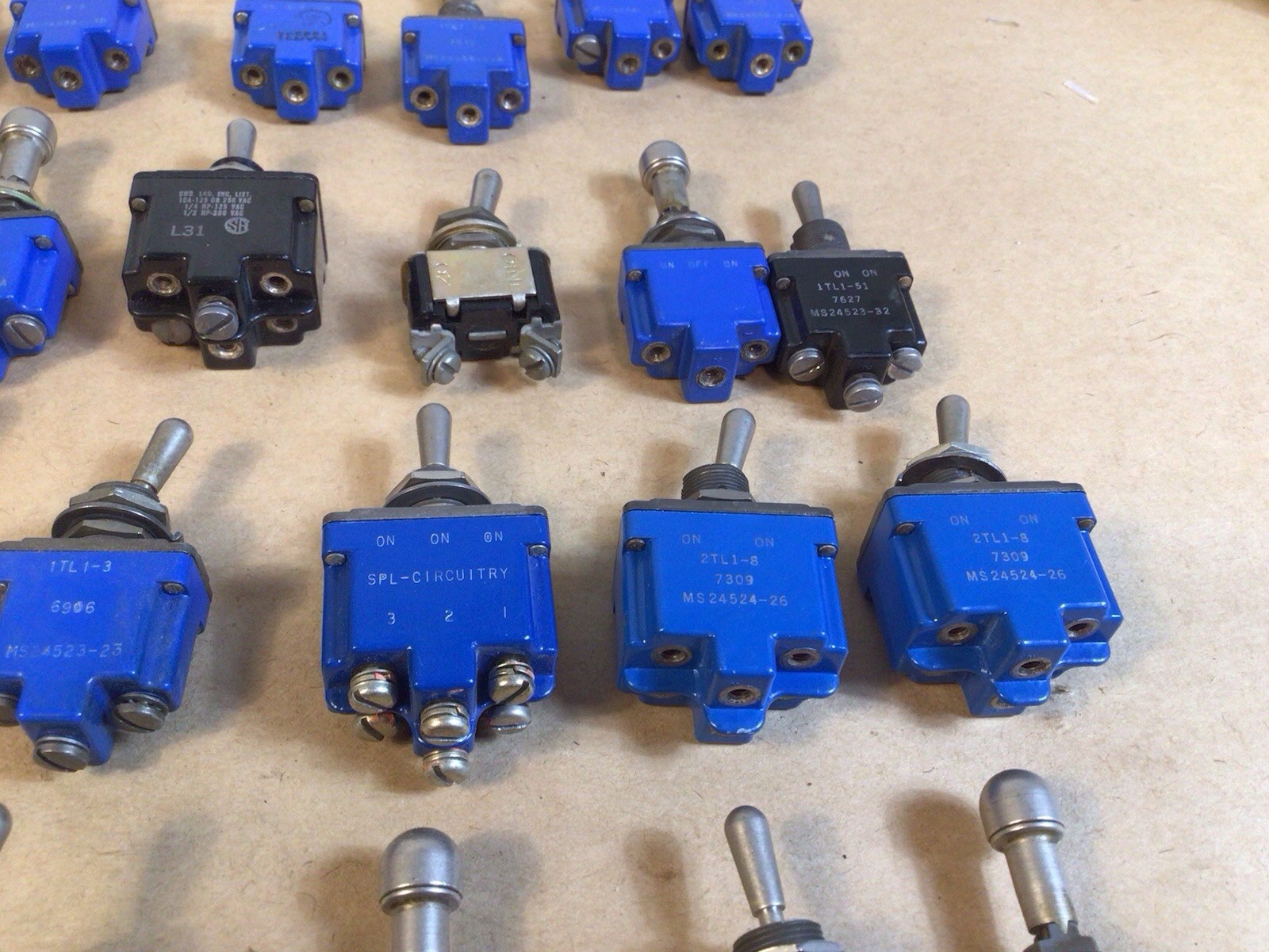 25 Pieces – Honeywell MICRO-SWITCH Large Lot Miscellaneous Switches / As Found