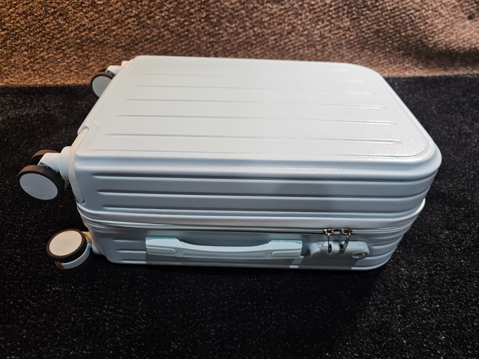 18″ Carry On Luggage & 10.5″ Cosmetic Case 360-Degree Rotation, Lightweight Blue