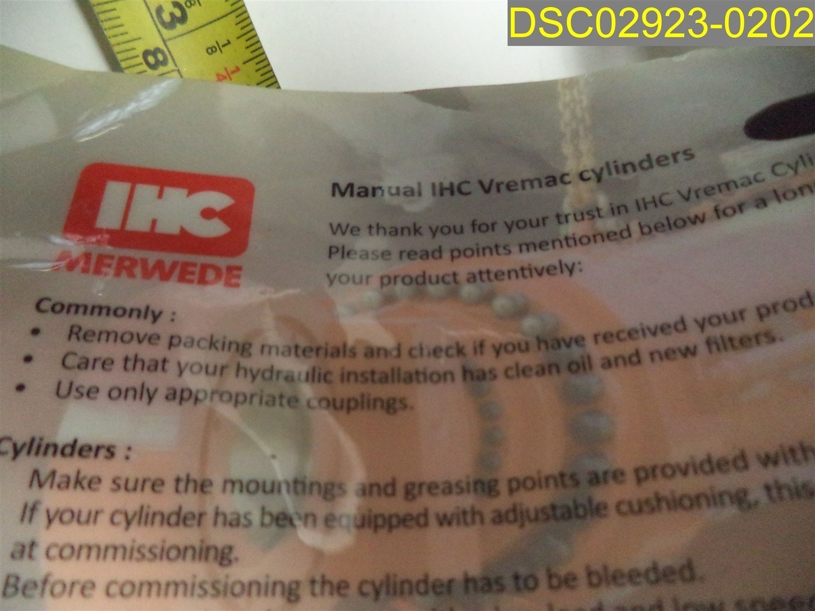 IHC Manual Vremac Cylinder 22 1/2″ Overall as shown, 1 1/2″ Dia. Eyes