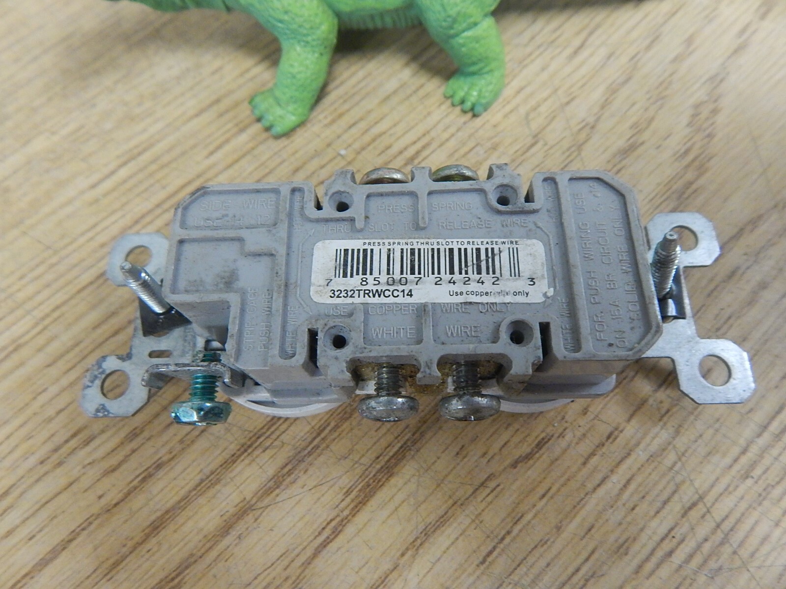 Pass & Seymour Duplex Receptacle Outlet 3232TRWCC14 Lot of 4 *FREE SHIPPING*