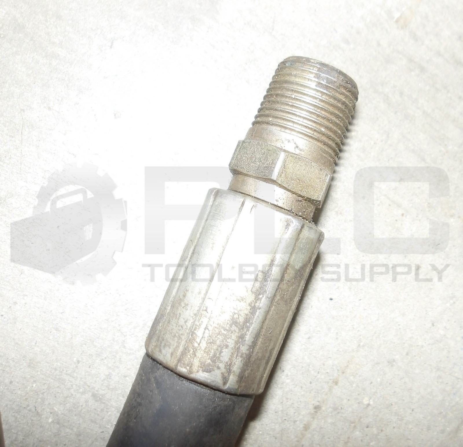 PIRELLI SAE 100 R2AT 3/8″ HYDRAULIC HOSE W.P. 4000PSI APPROX 4FT