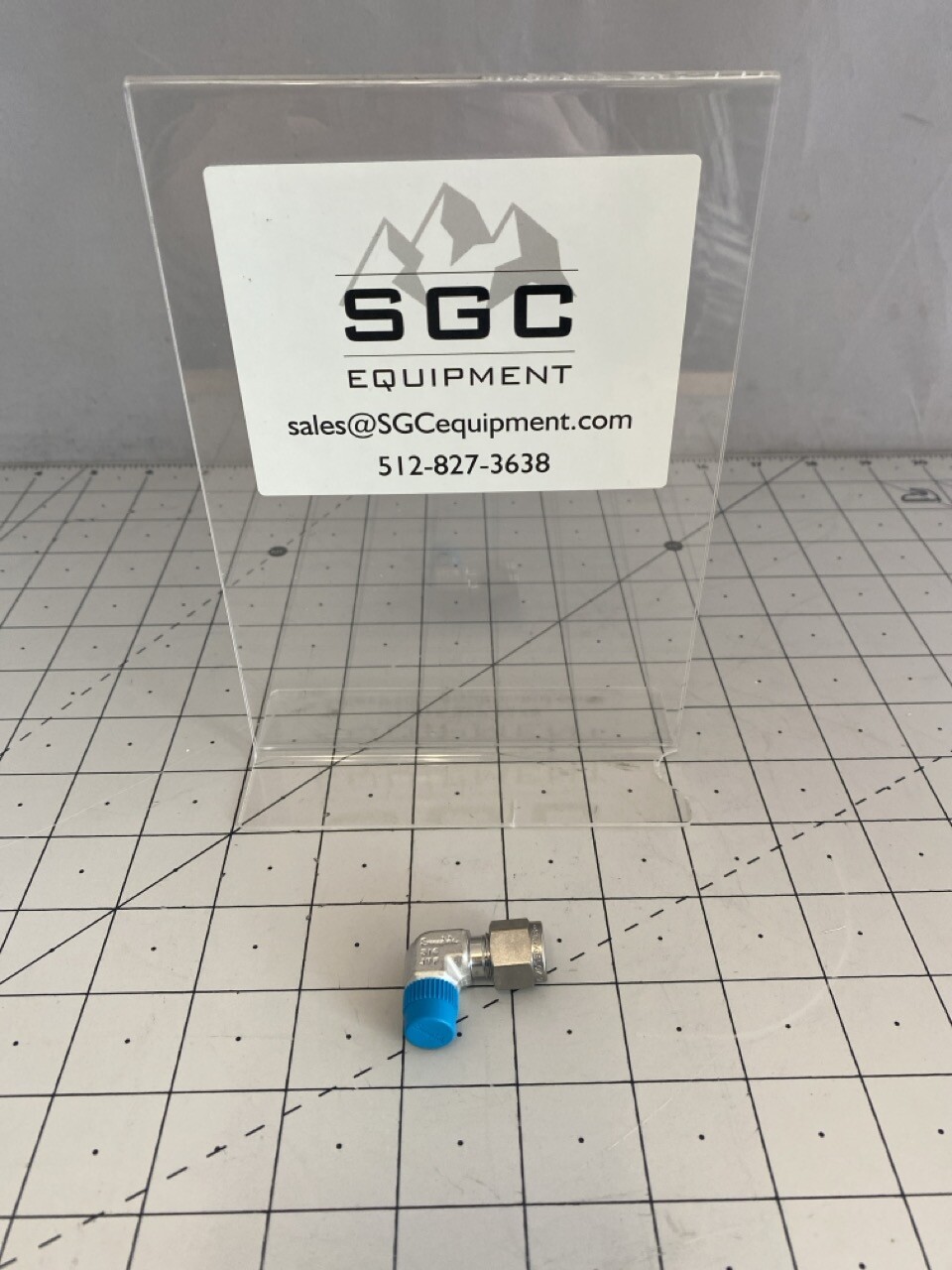 Swagelok Tube Fitting, Male Elebow 1/8in Tube OD x 1/4in Male NPT PN: SS-200-2-4