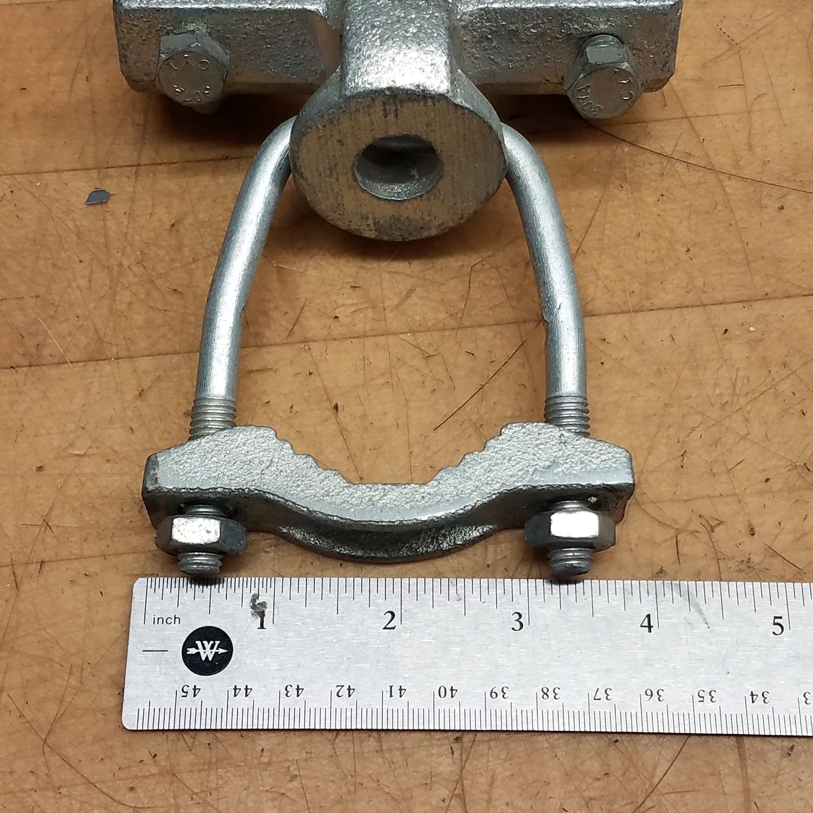 Thomas & Betts 6214 Cable Tray Clamp, Swivel Type Style 2, 1-1/2″ Conduit Size