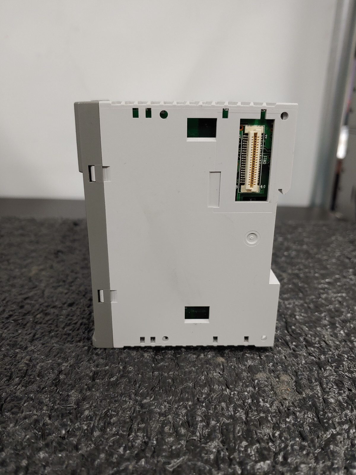 IDEC MICROSMART PENTRA FC5A-D16RS1 PLC 16I/O CPU Relay/Src Output Module