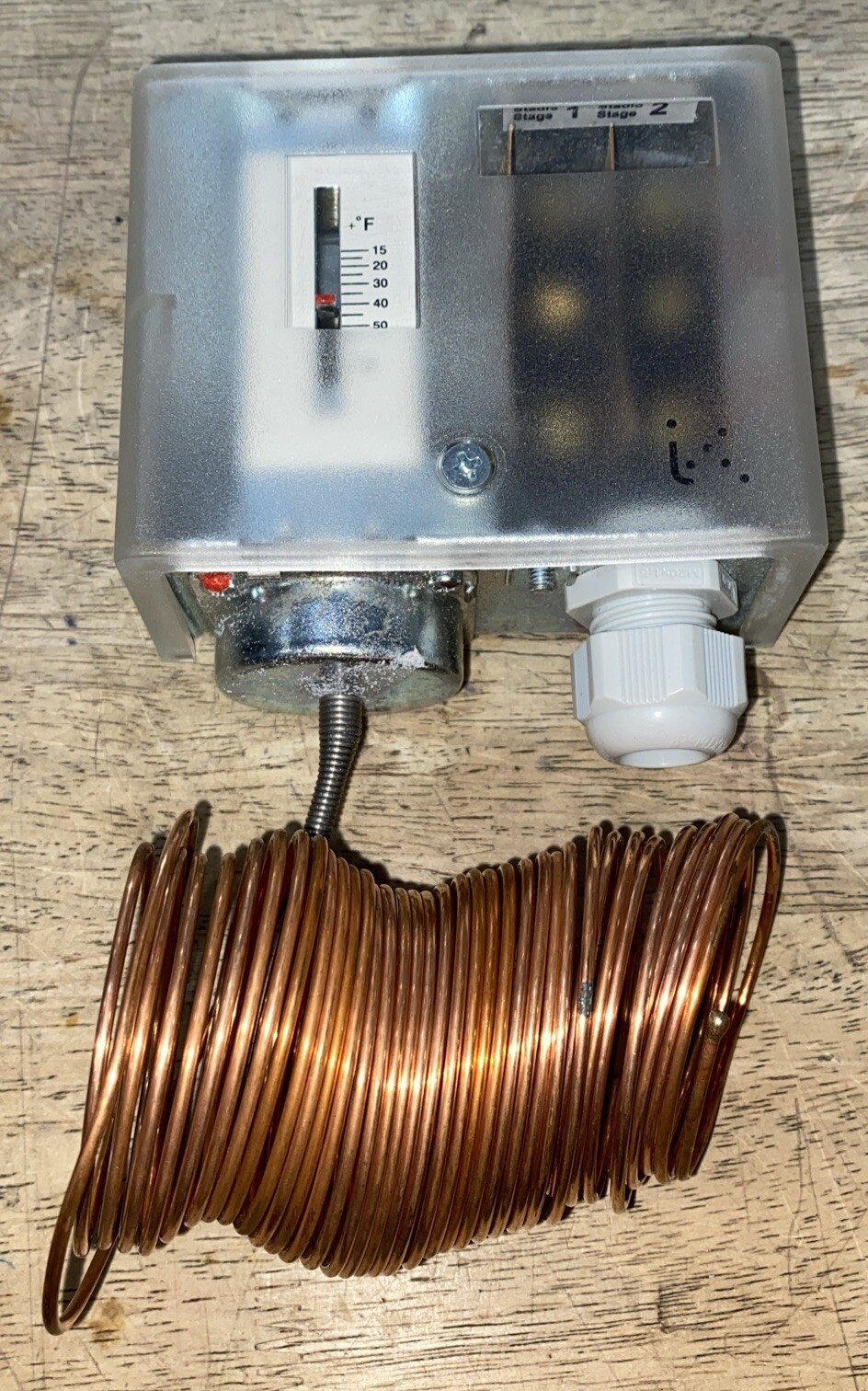 Industrie Technik DBTF-1/2/US 15(8)A Frost Thermostat 250VAC IP40 ( S1-C206)