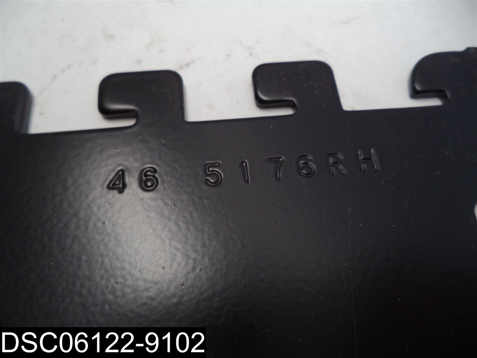 QTY=1 Pair SCRATCHED: 46 5176RH black shelf bracket