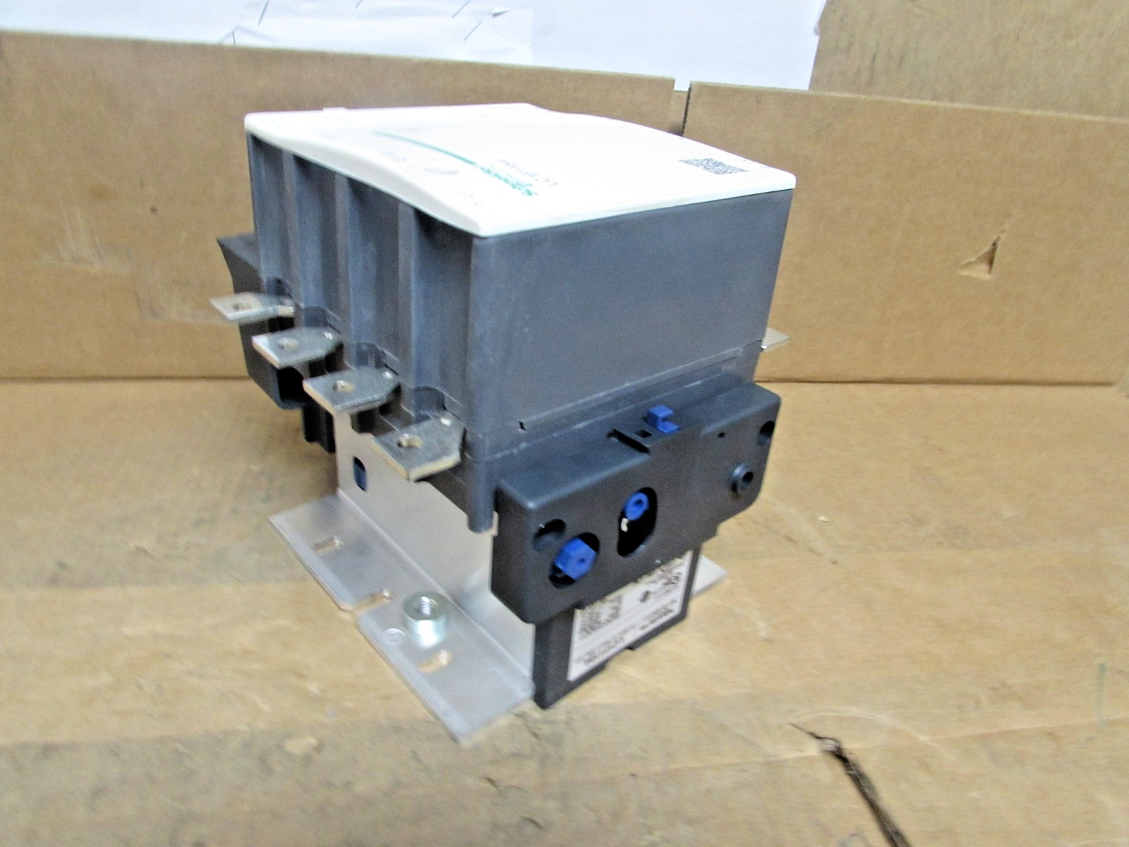 SCHNEIDER LC1F1154G7 4-POLE CONT. 200AMP COIL VOLT:110Vdc ( NEW IN BOX!!!!!!!! )
