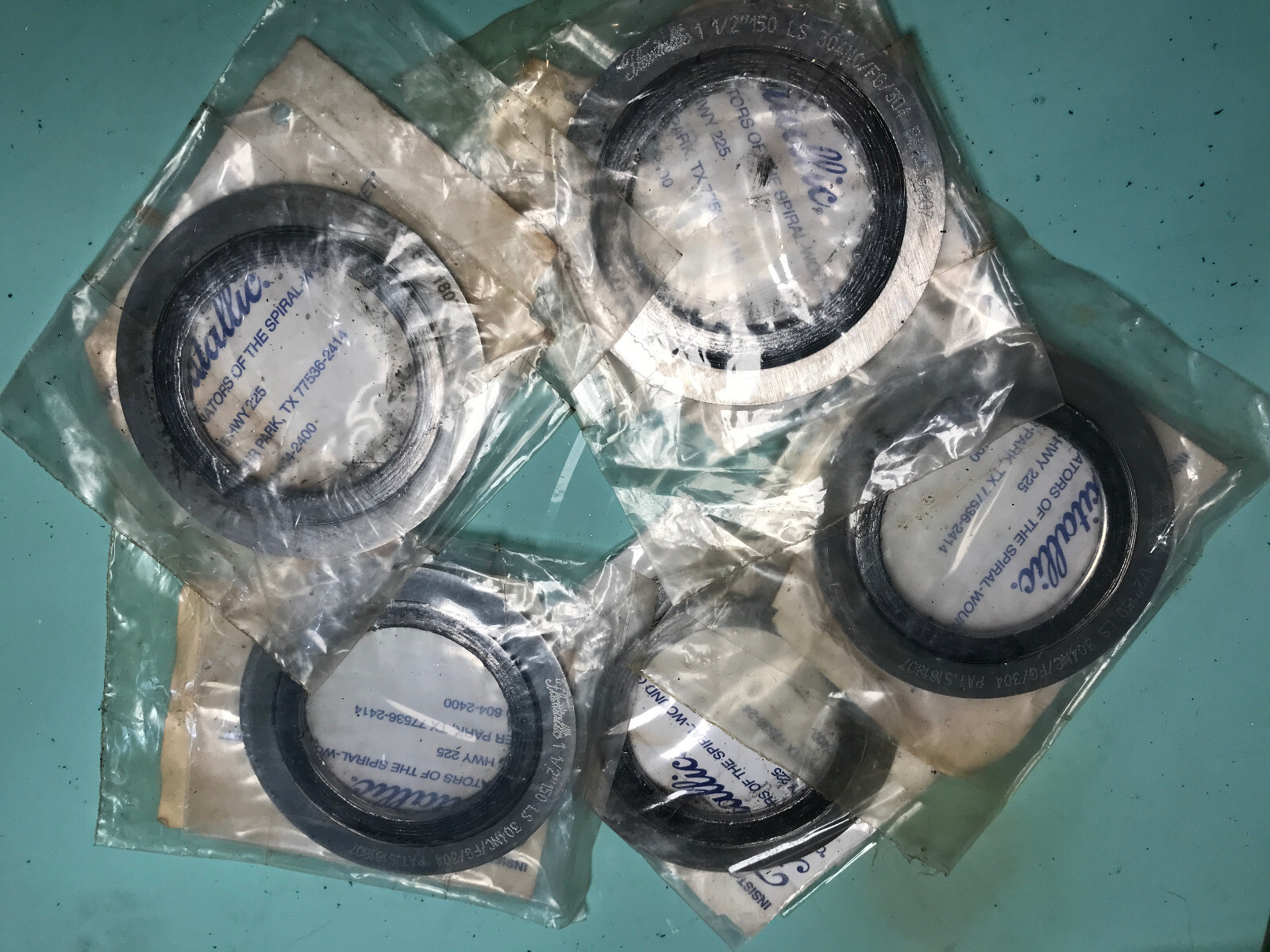 Lot of 17, FG, Flange Gasket, 3 sizes, 304L: 1 1/2″ 150, 2″ 150, 3″ 3/4/600