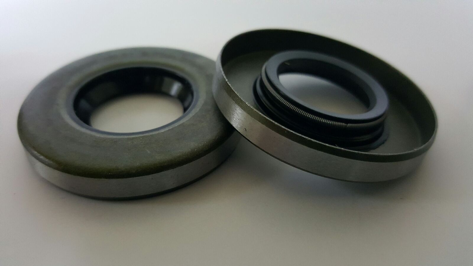 Chicago Rawhide-CR- SKF New Aftermarket OIL SEAL 7627 FREE SHIPPING