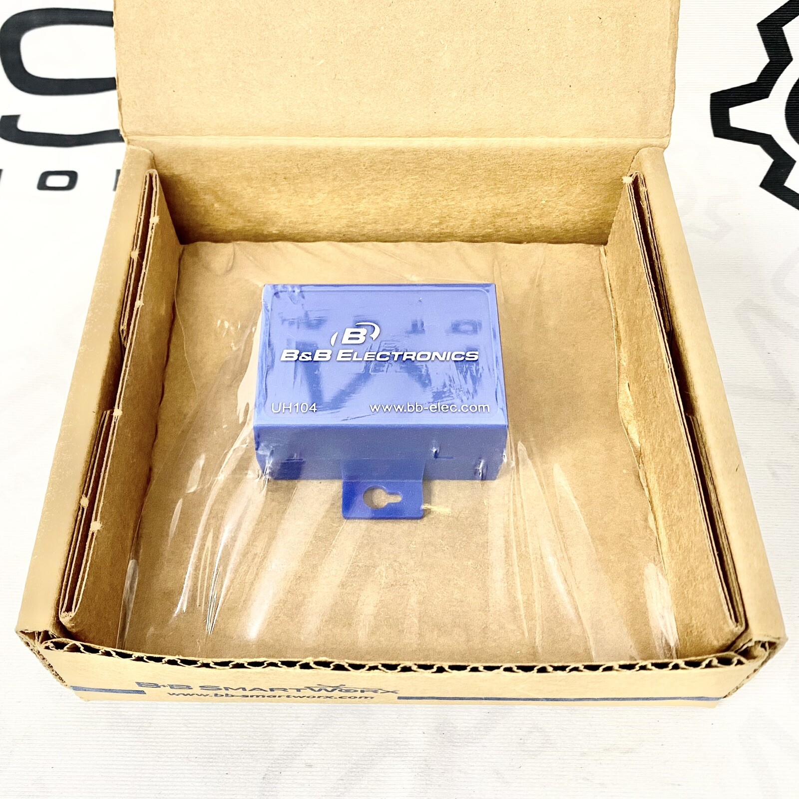 Advantech BB-UH104 B+B SmartWorx BB-UH104 / BBUH104 USB 2.0 Hub, 4 Port | USA