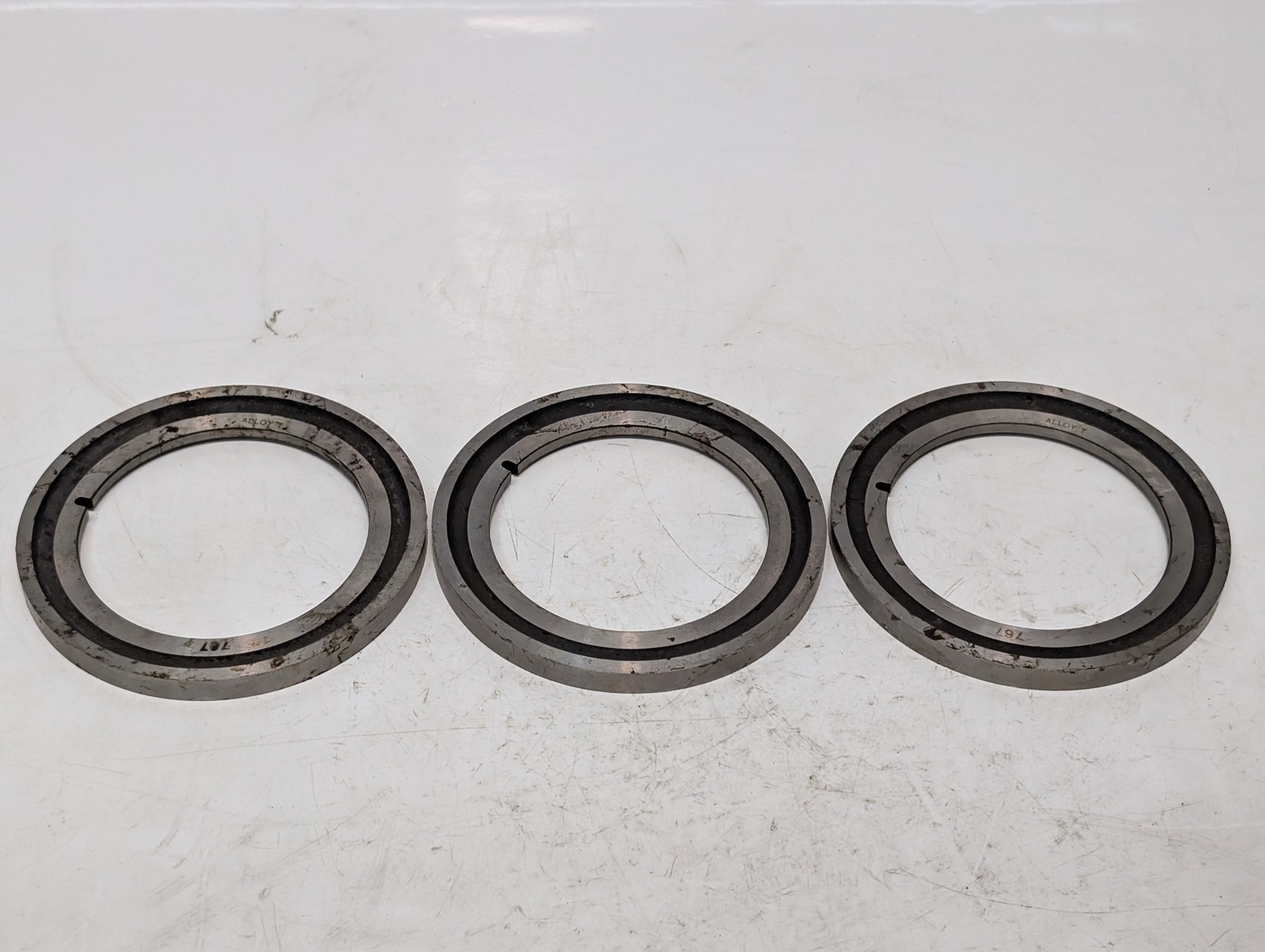 Lot of 3 Alloy T 767 split metal seal rings 6-3/4in OD 4.75in ID industrial
