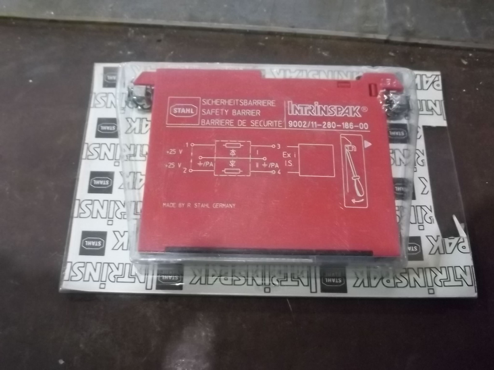 NEW IN PKG STAHL 9002/11-280-186-00 INTRINSPAK SAFETY BARRIER (WL52-2)