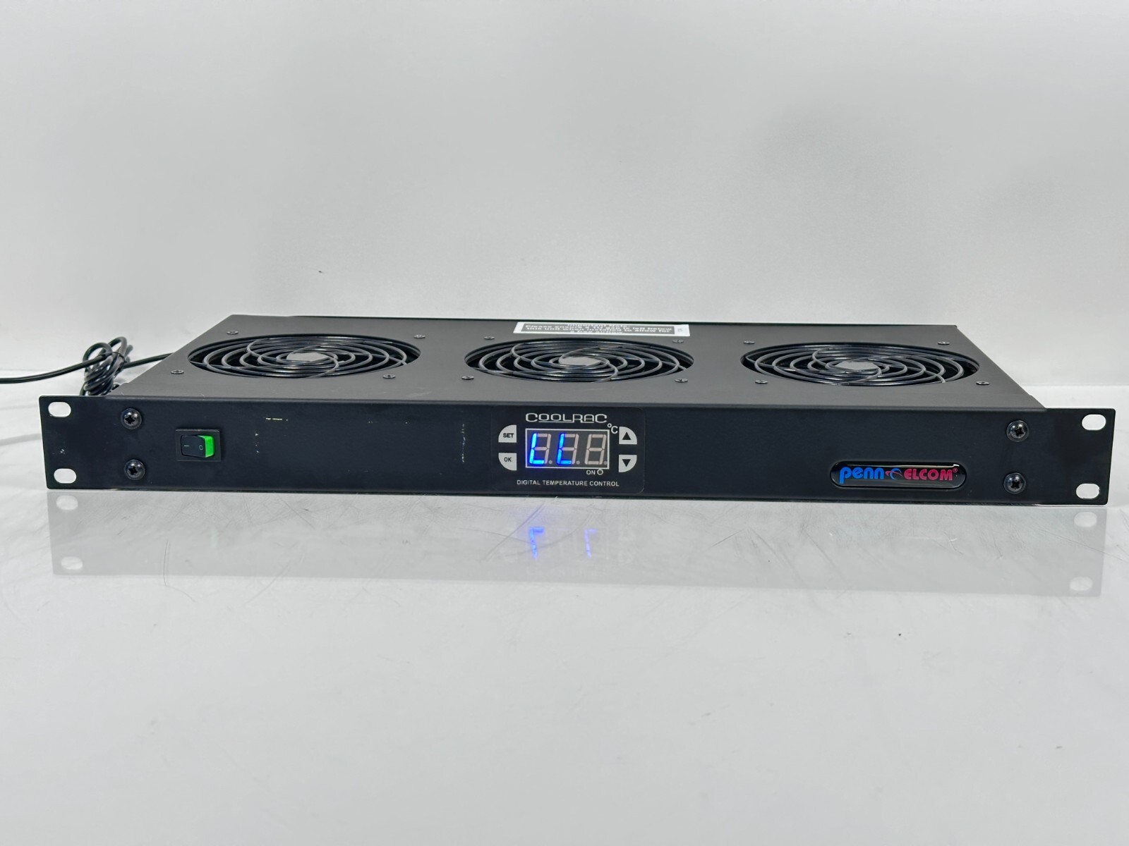 Penn Elcom Thermostatically Controlled Quiet Rack Fan Tray (Celsius) FT01Q-DTC