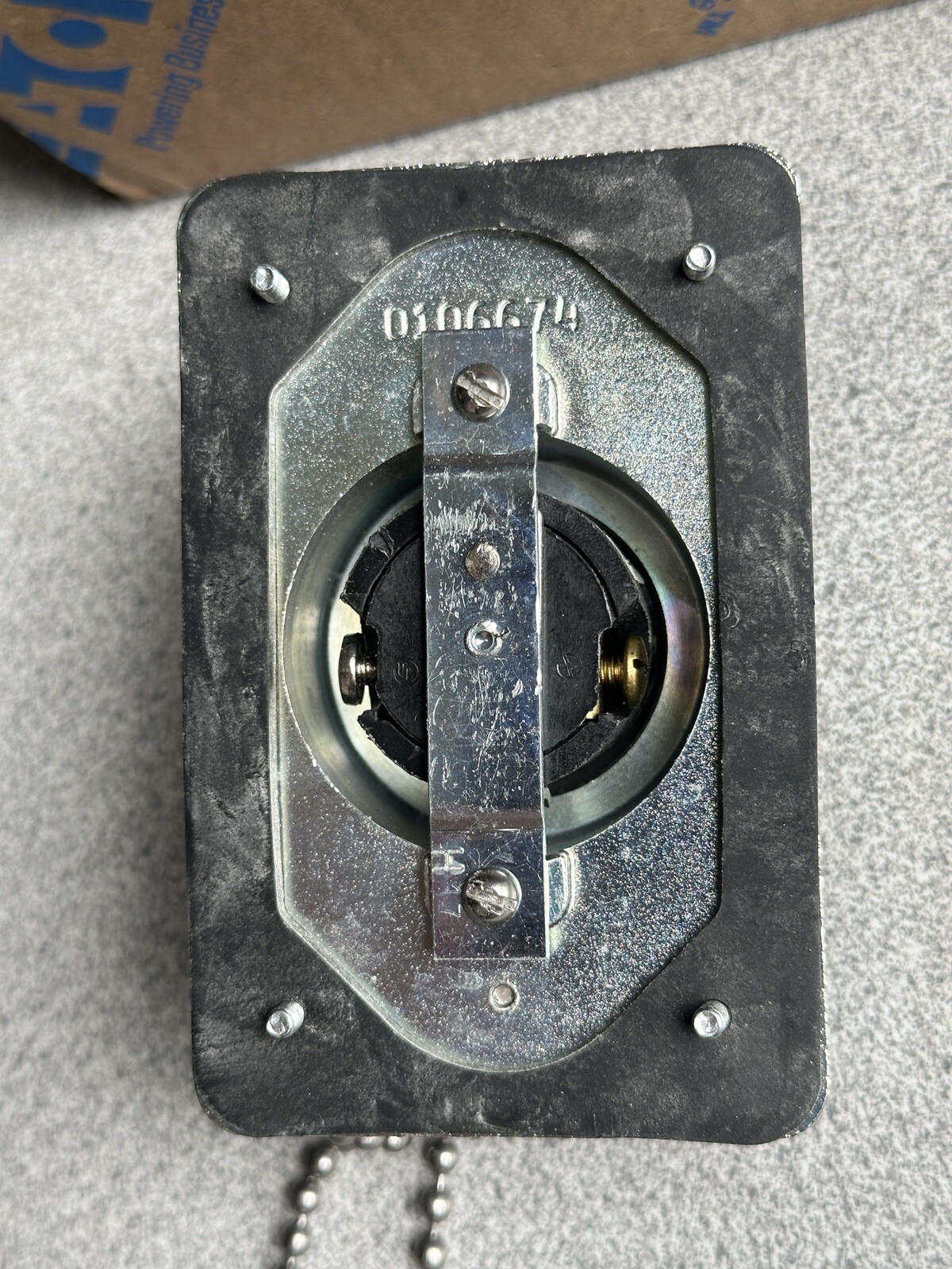 NEW Eaton Crouse-Hinds DS96 Receptacle Housing Cover Outlet 1Gang 125V 15A 3P 2W