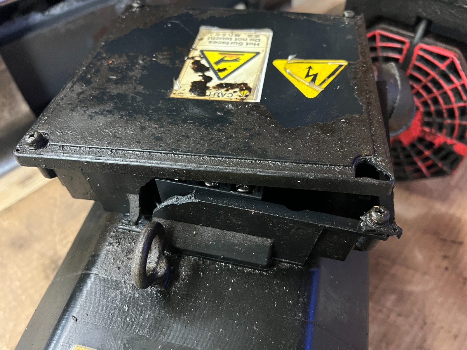 Fanuc #A06B-1406-B150 AC Spindle Motor – Damaged Electrical Box