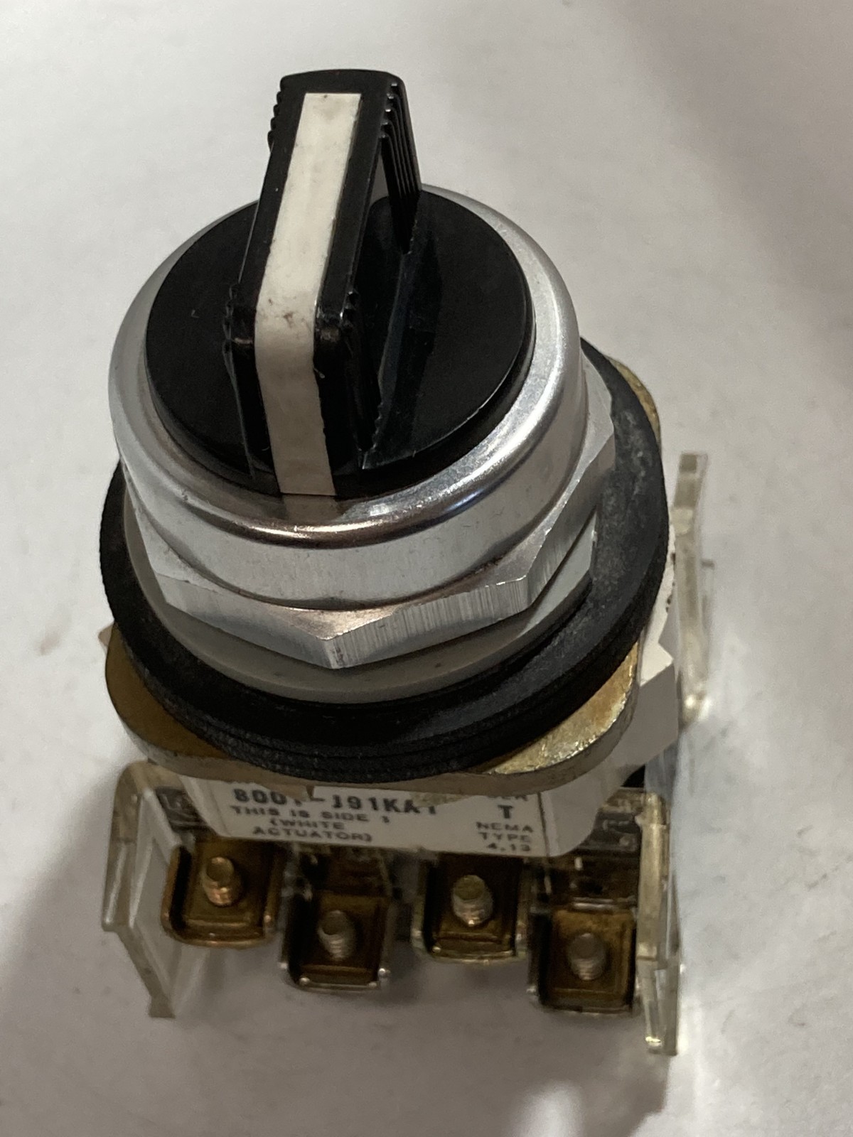 ALLEN BRADLEY 800T-J91KA1B SELECTOR SWITCH 3 POS SP RET FROM BOTH 2NO/2NC SE T
