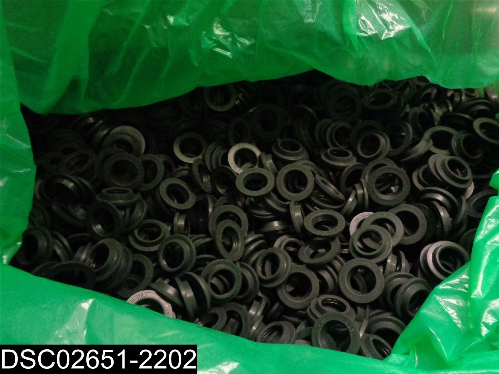 QTY=2000 Pieces E4-DL1-Z003A06 Freudenberg Black Rings DH 14,0X22,7X5,5 287160