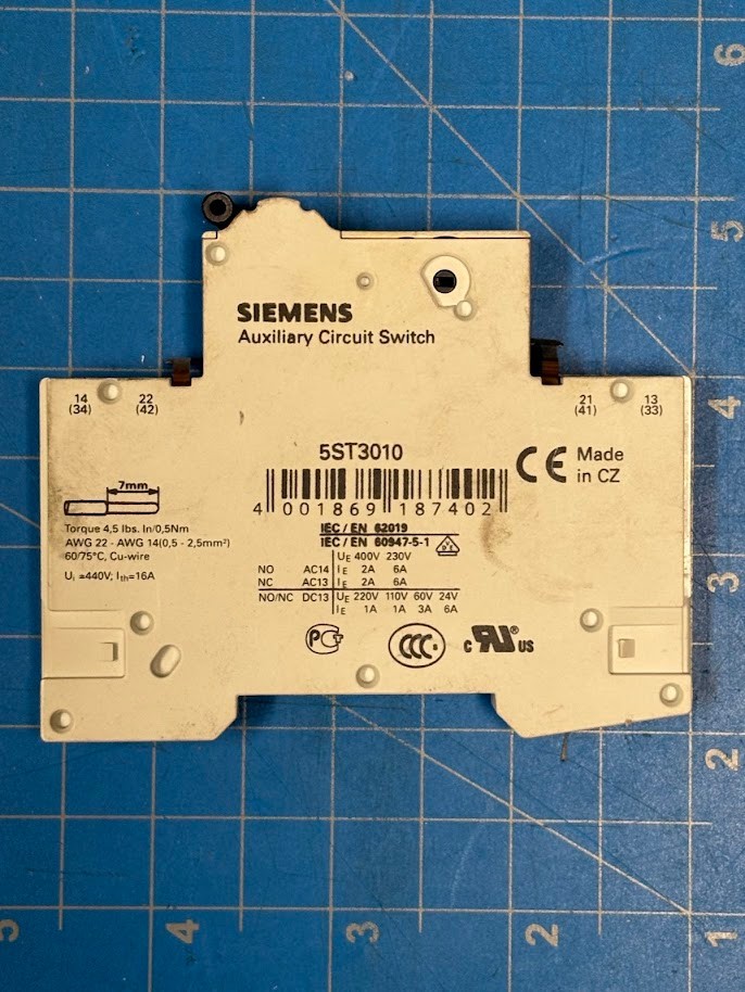 Siemens 6A 230V Auxiliary Circuit Switch 5ST301.AS