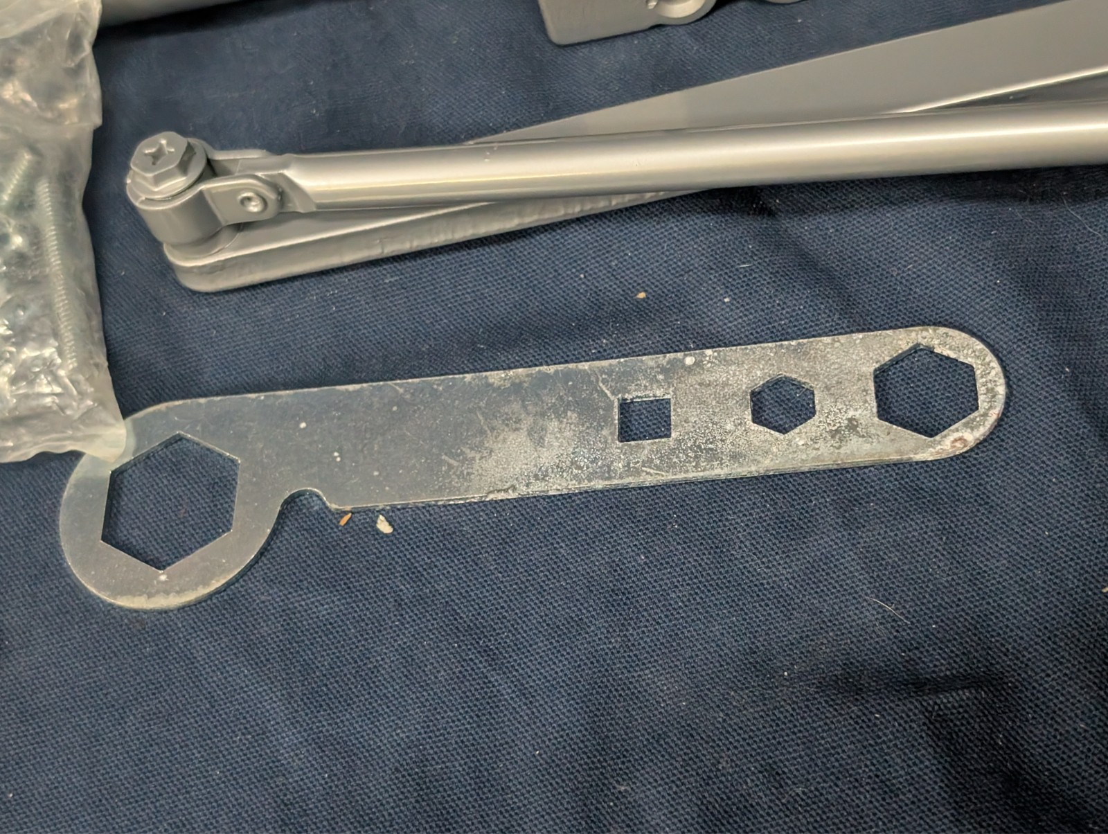 Norton 7500/Yale 4400 Left or Right Hand Door Closer, 689 Finish, Parts Missing!