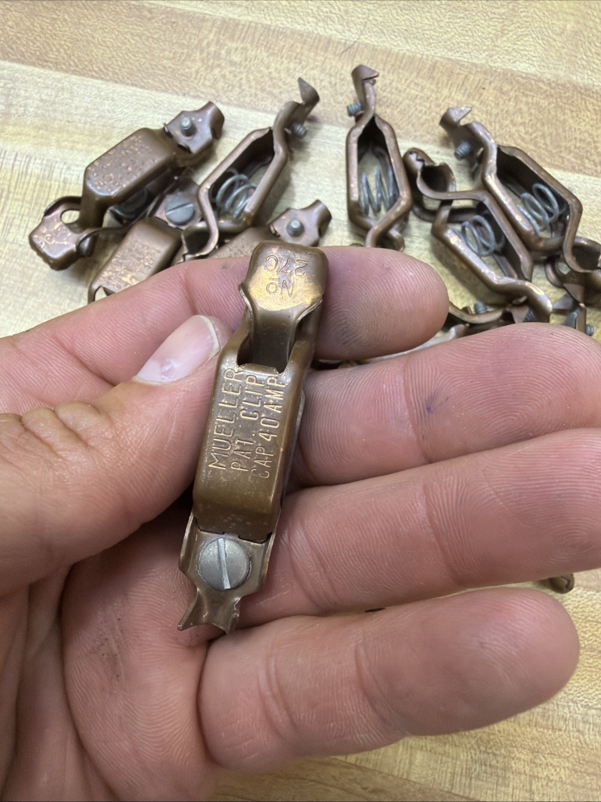 MUELLER ELECTRIC BU-27C TEST CLIP, 16mm, 40A (17 pieces)
