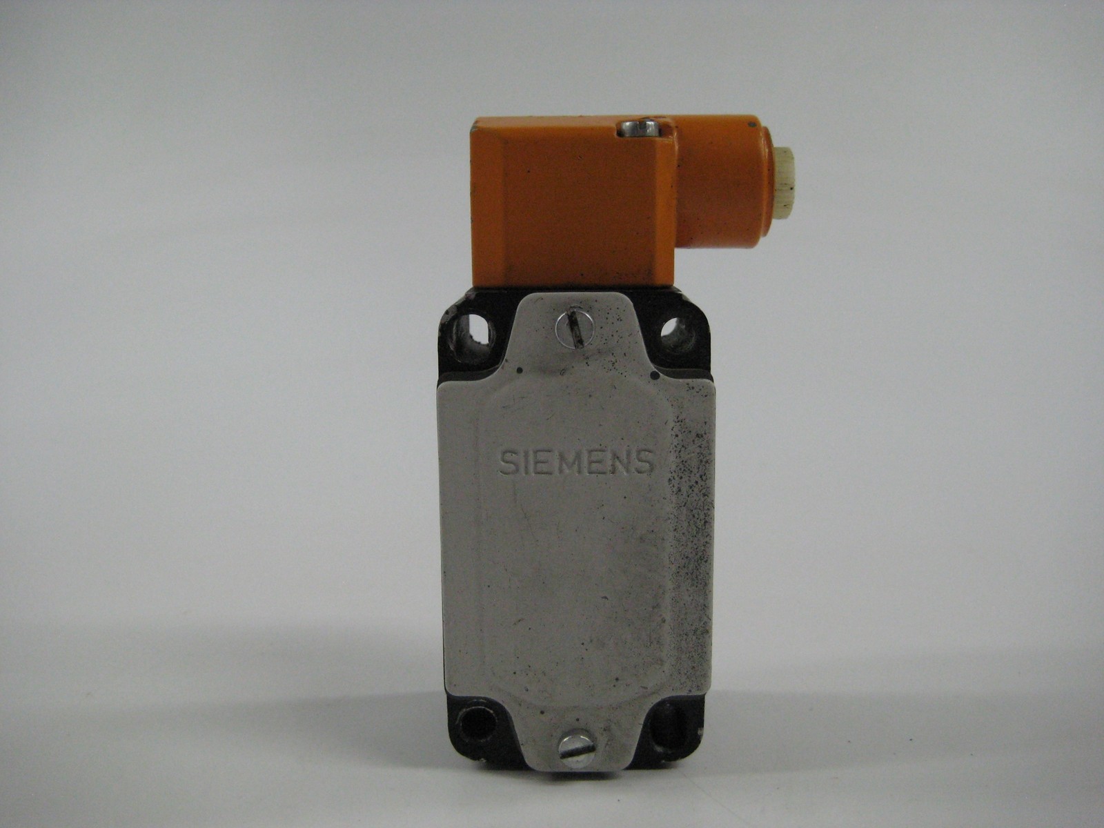 SIEMENS 3SE3120-1GW TRAVEL SWITCH (AS PICTURED) UNMP