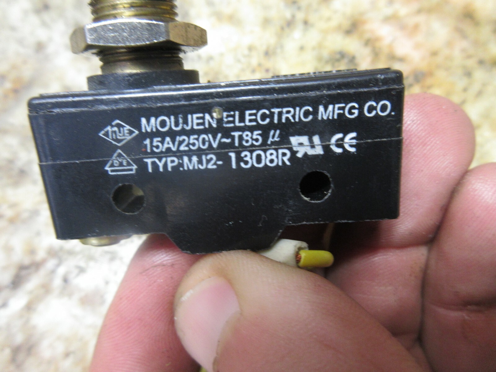 MOUJEN SAFETY SWITCH MJ2-1308R 15A 250V T85 7 15G1308 LOT OF 2PIECES