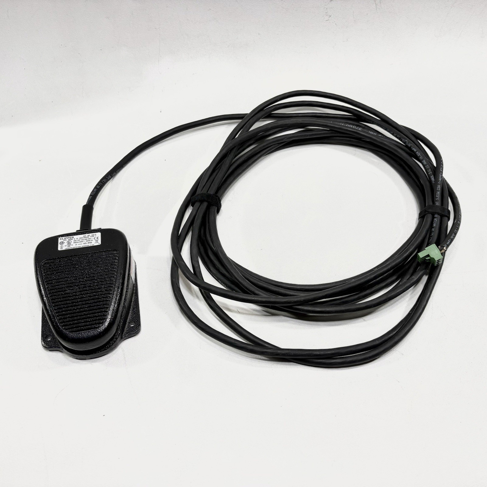 LINEMASTER 632-S, Clipper Series Foot Operated Switch, SPDT, (On), 20 A, 250 V