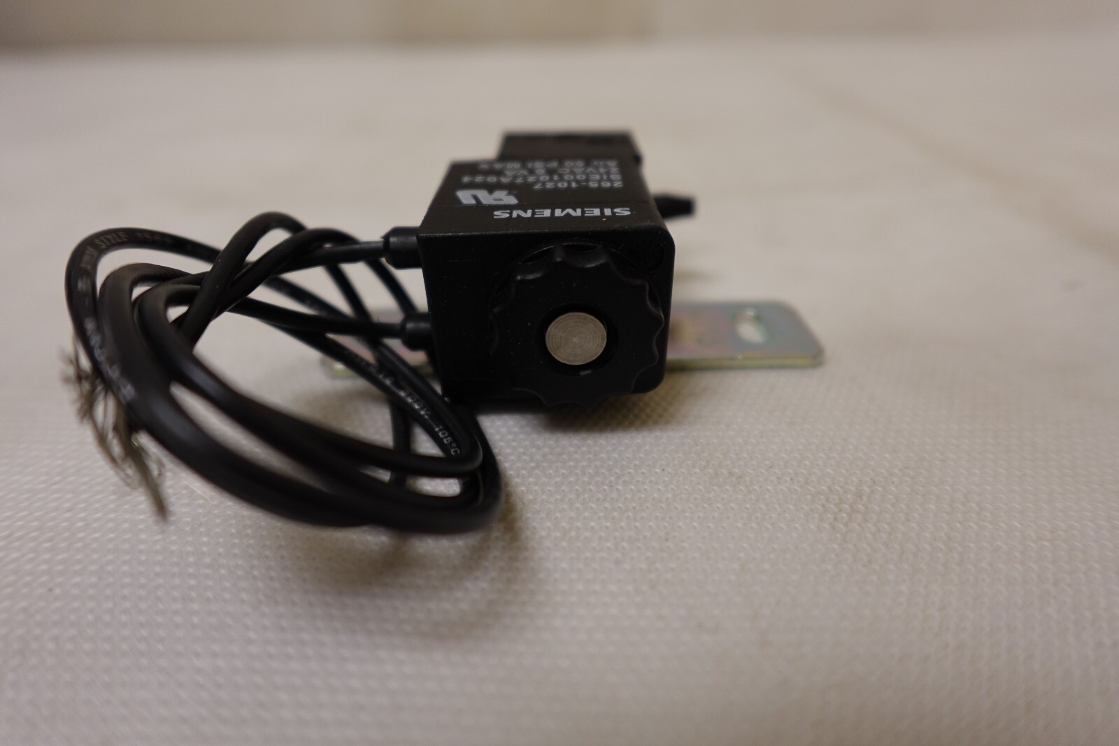 Siemens 265-1027 Solenoid Air Valve (EP) 3 Way Electro Pneumatic 24VAC 50PSI Max