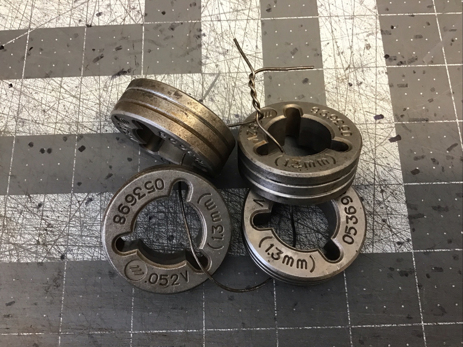 Miller Drive Roll V-Grooved 053698 (Lot Of 4)1.3MM .052V(LB28V)