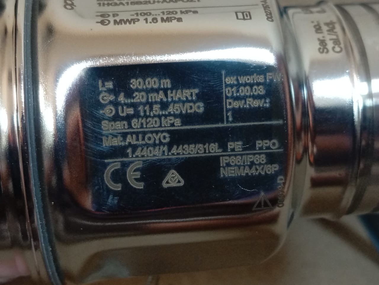 Endress+Hauser / Deltapilot M / Hydrostatic Pressure Transmitter / FMB53-LVP4/0