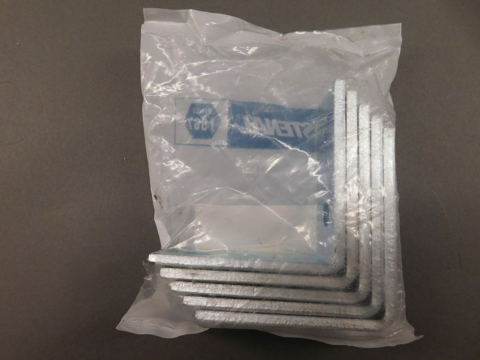 *Bag of 5* Fastenal 48691 4-Hole Corner Angle 90° Zinc Plated 3-7/8″ x 3.75″ …