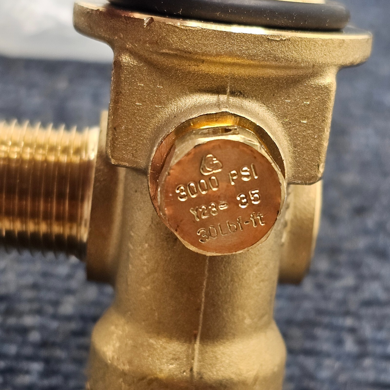 CAVAGNA CGA320R: ISO V-9, Y23-35 1.125″ 12 UNF Brass Cylinder Valve 3000PSI