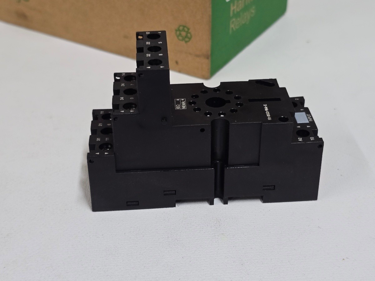 Lot of 10 Schneider Electric RUZSC3M Relay Sockets Harmony 3CO 12A 250V