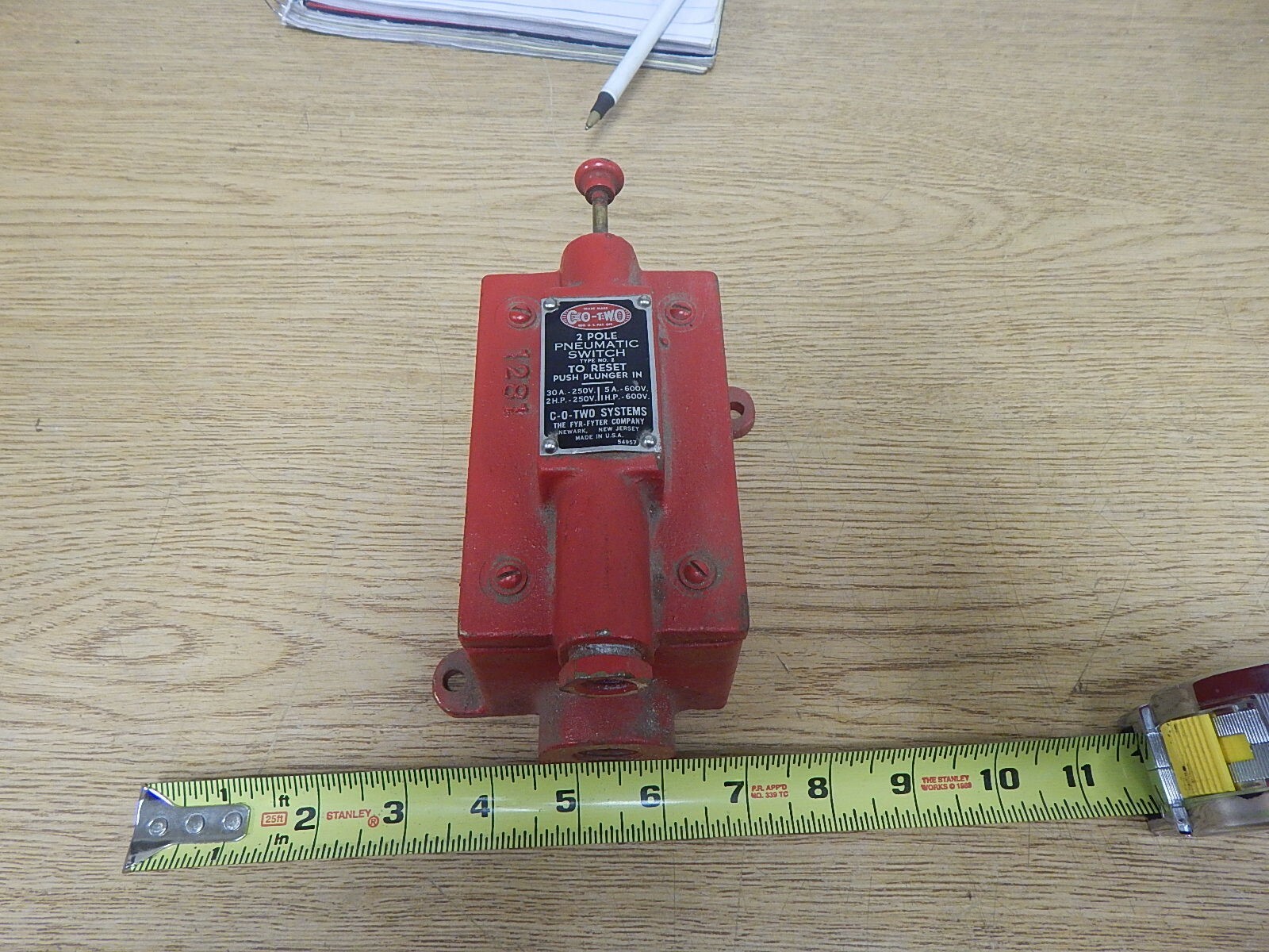 FYR-FYTER C-O-TWO 54957 Pneumatic Switch No. 2 1281 *FREE SHIPPING*