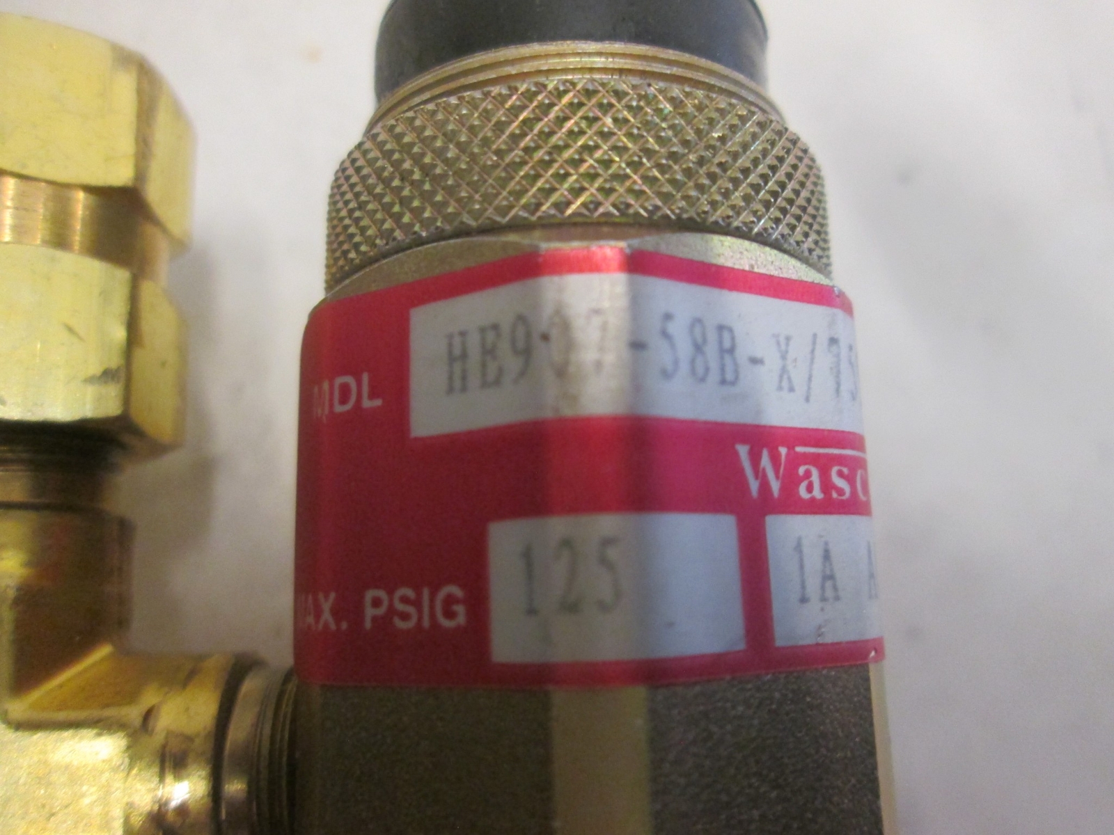 Wasco Inc., HE907-58B-X/7596, Vacuum Switch, 125 PSIG, Used