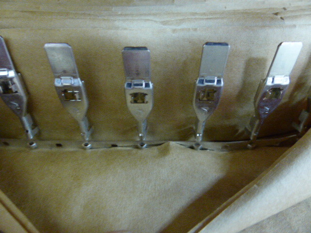Yaz 7114-4120-02 Qty of 200 per Lot Connection system mated by action of bolt s