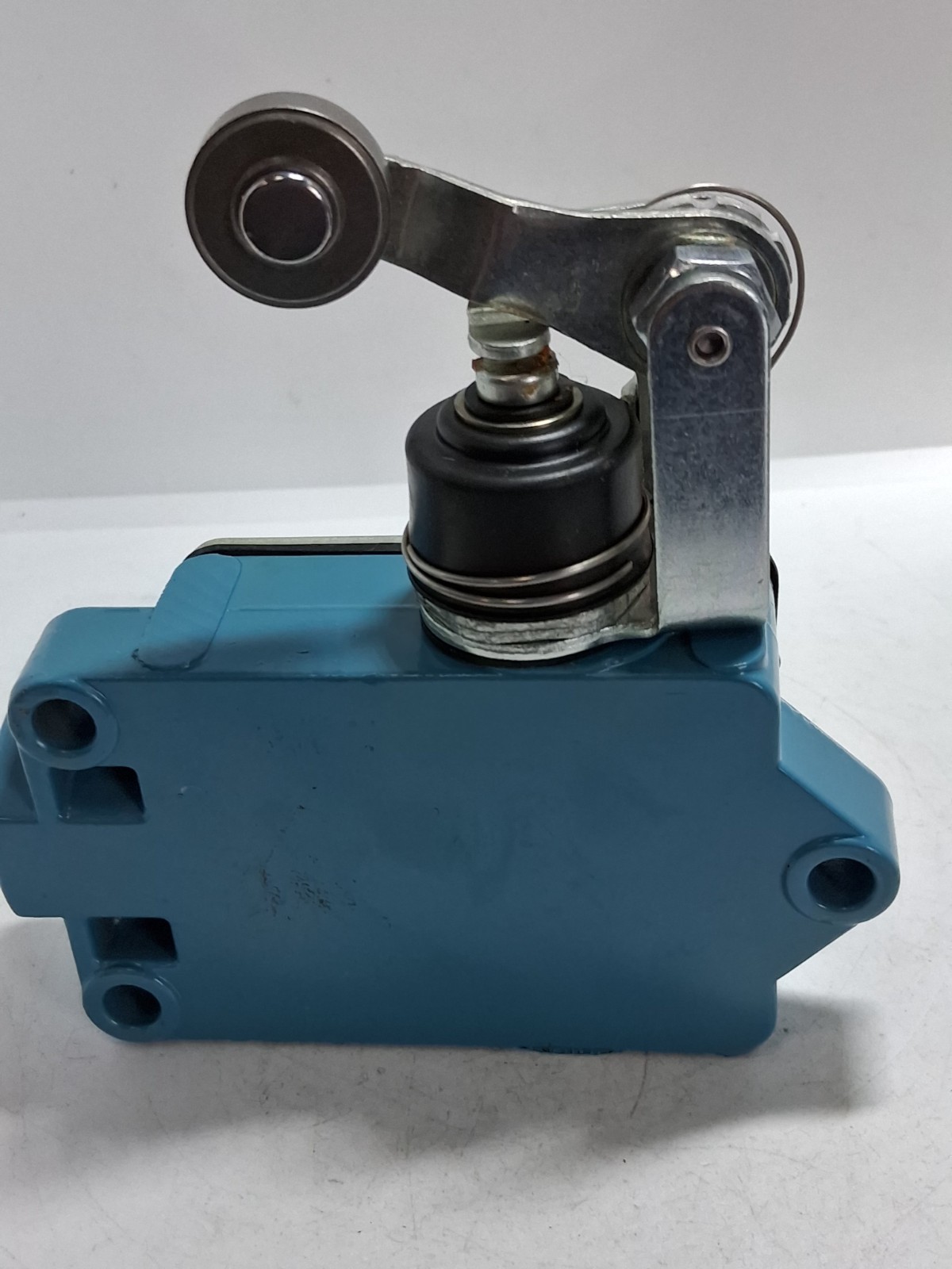HONEYWELL BAF1 2RN2-LH LIMIT SWITCH 20A 125/250 OR 480VAC ROLLER ACTUATOR NNB