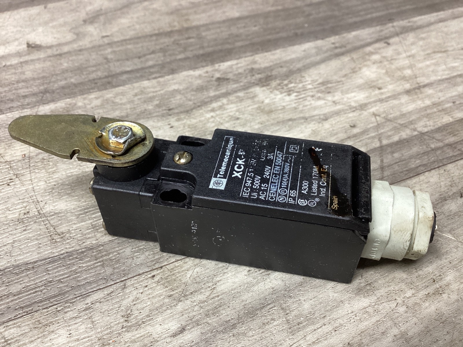 TELEMECANIQUE XCK-P SPRING LINEAR LIMIT SWITCH #102N146